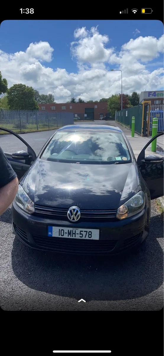 VOLKSWAGEN GOLF AUTOMATIC - Image 2