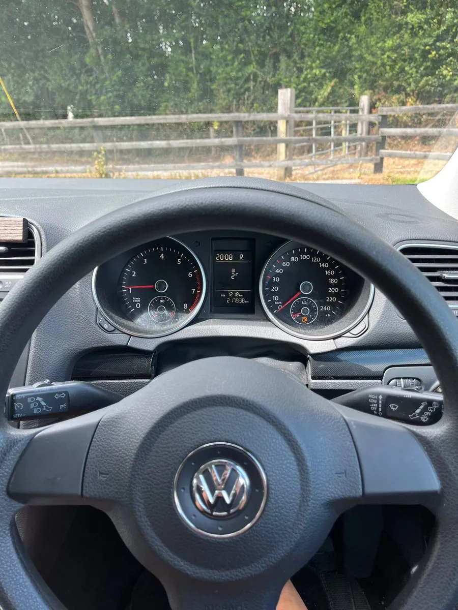 VOLKSWAGEN GOLF AUTOMATIC - Image 3