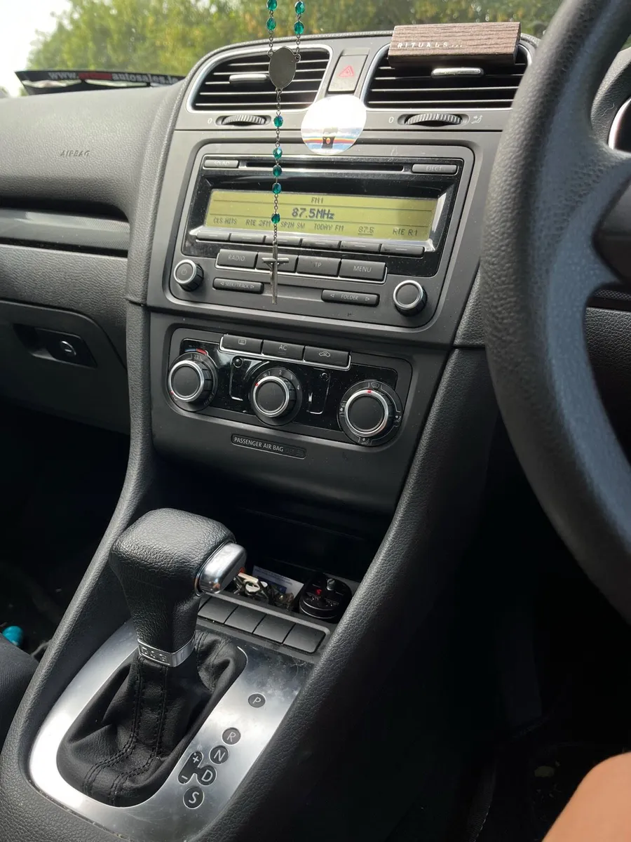 VOLKSWAGEN GOLF AUTOMATIC - Image 4