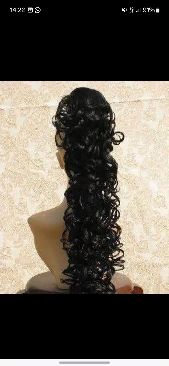 Curly Hairpiece - Image 1