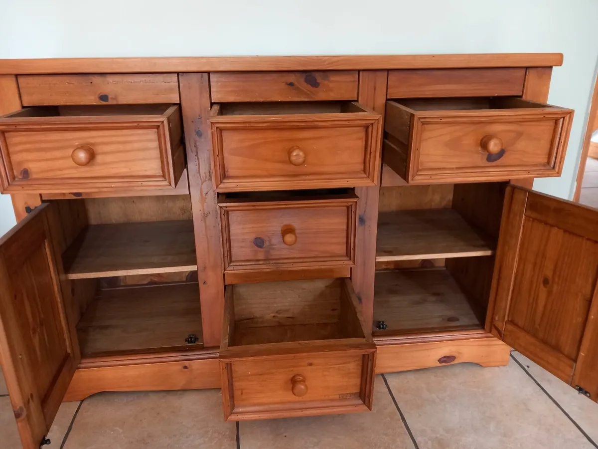 Timeless solid wood cabinet - Image 3