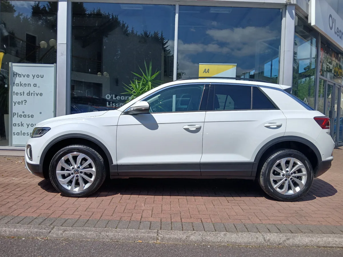2024 T-Roc 2.0 TDi Life, White, 1 owner. - Image 4