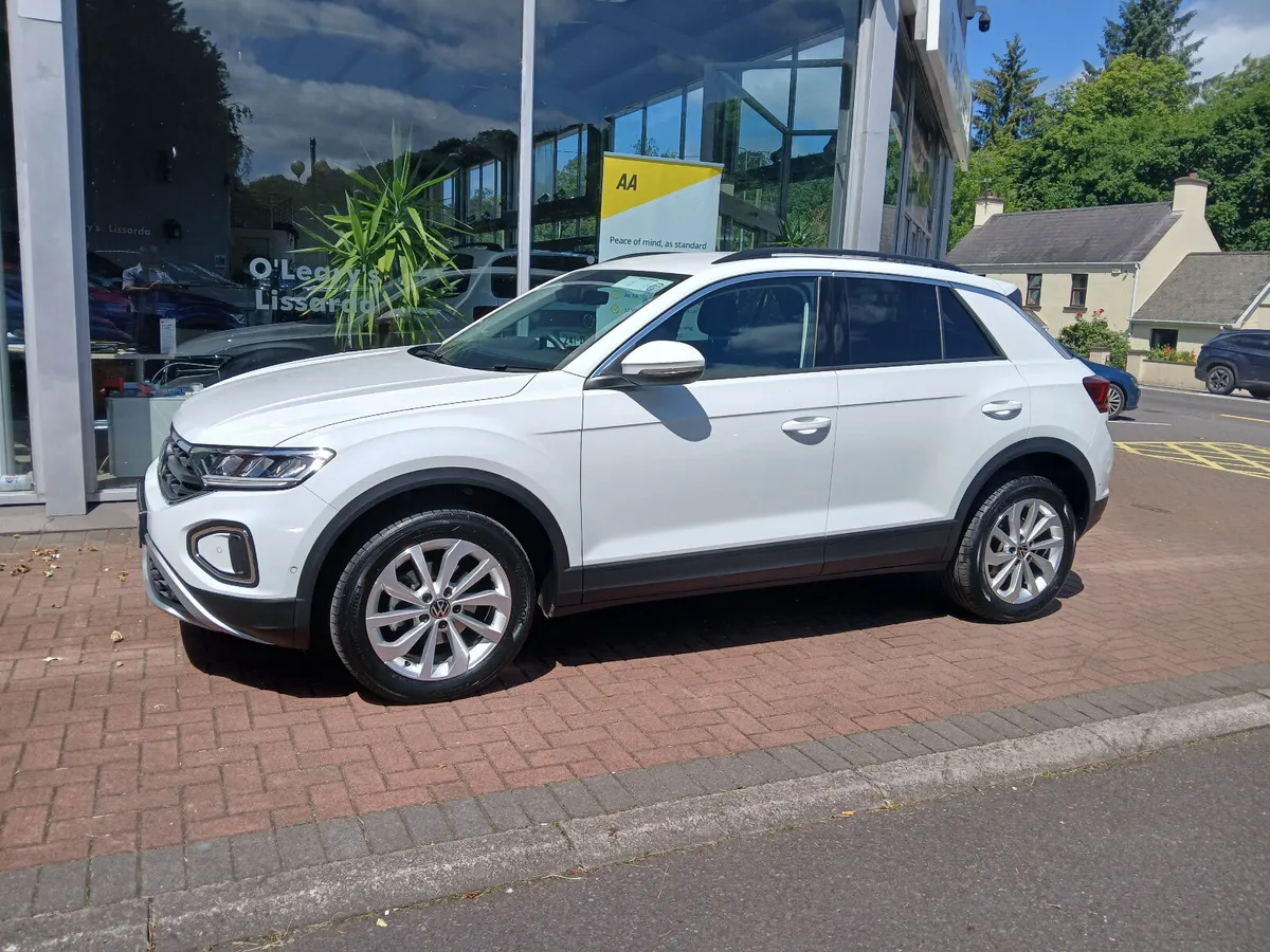 2024 T-Roc 2.0 TDi Life, White, 1 owner. - Image 2