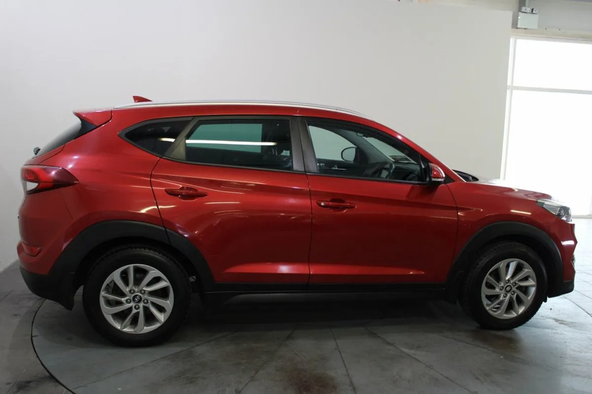Hyundai Tucson 1.7 D Executive 2WD DCT Auto - Image 3