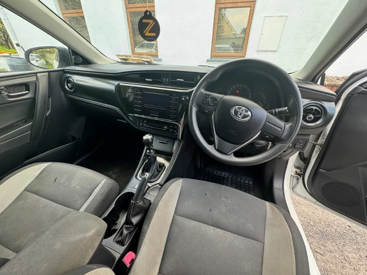 Toyota Auris 2016 - Image 3