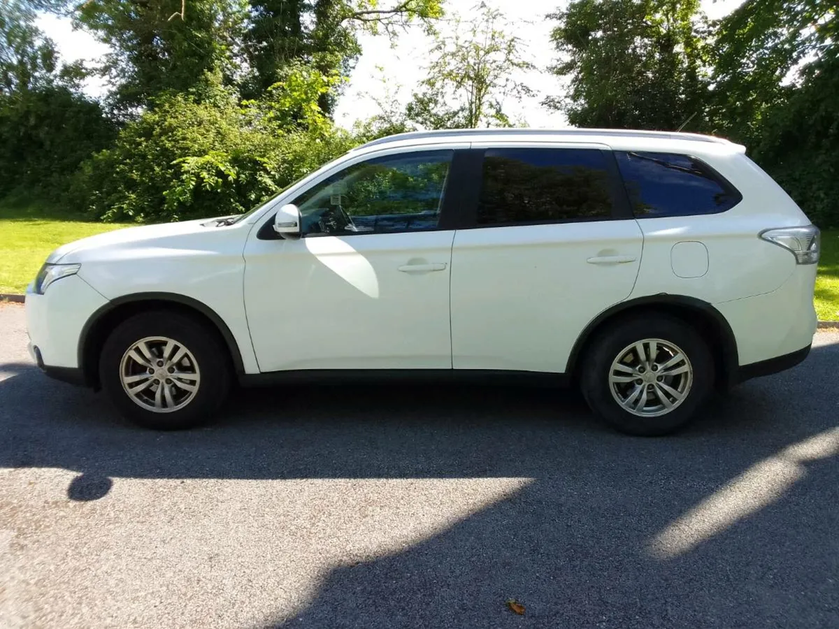 2015 Mitsubishi outlander - Image 2