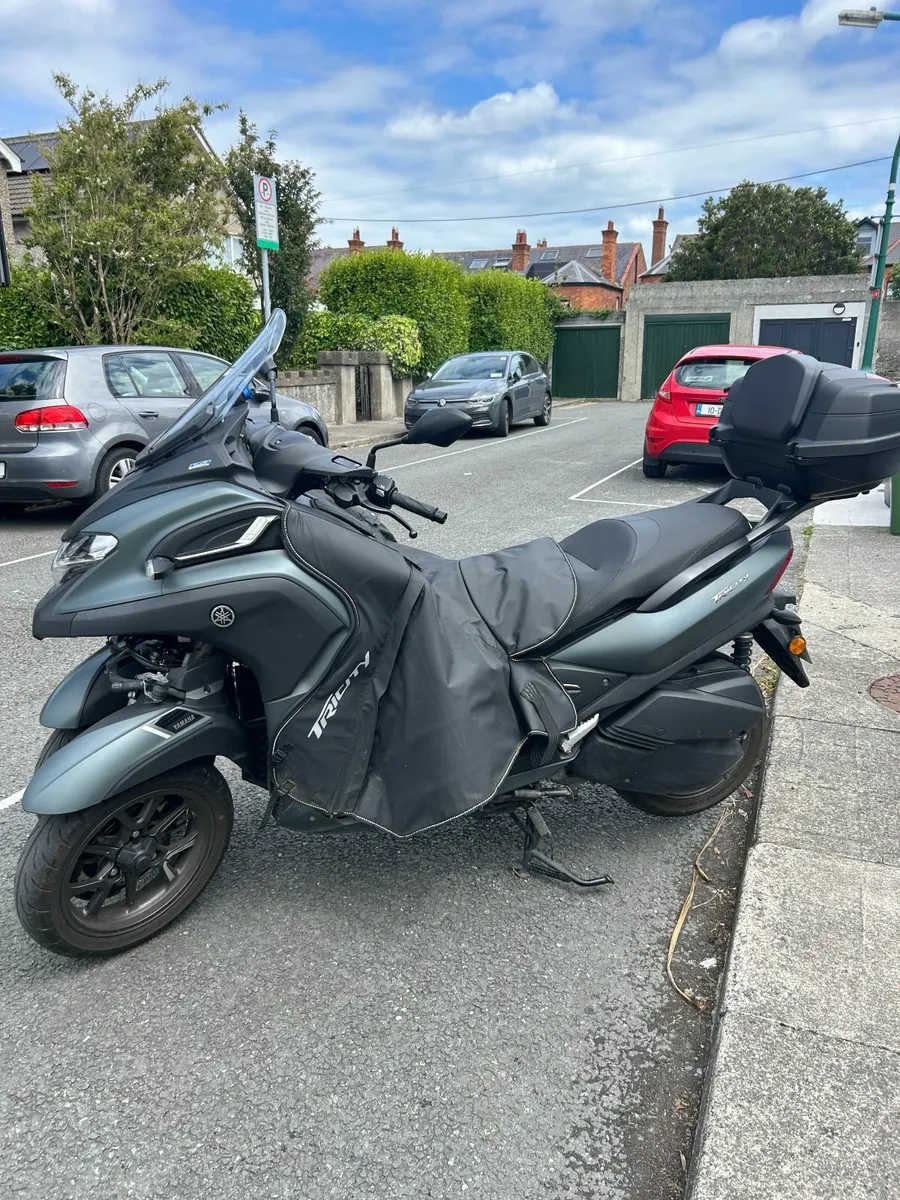 YAMAHA TRICITY 300 - mint condition - Image 3