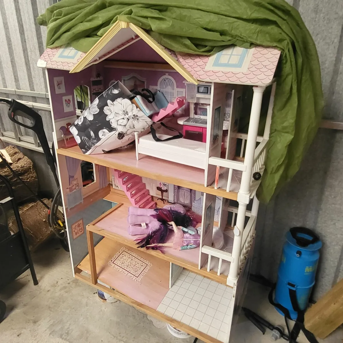 Large Toy House - Image 1
