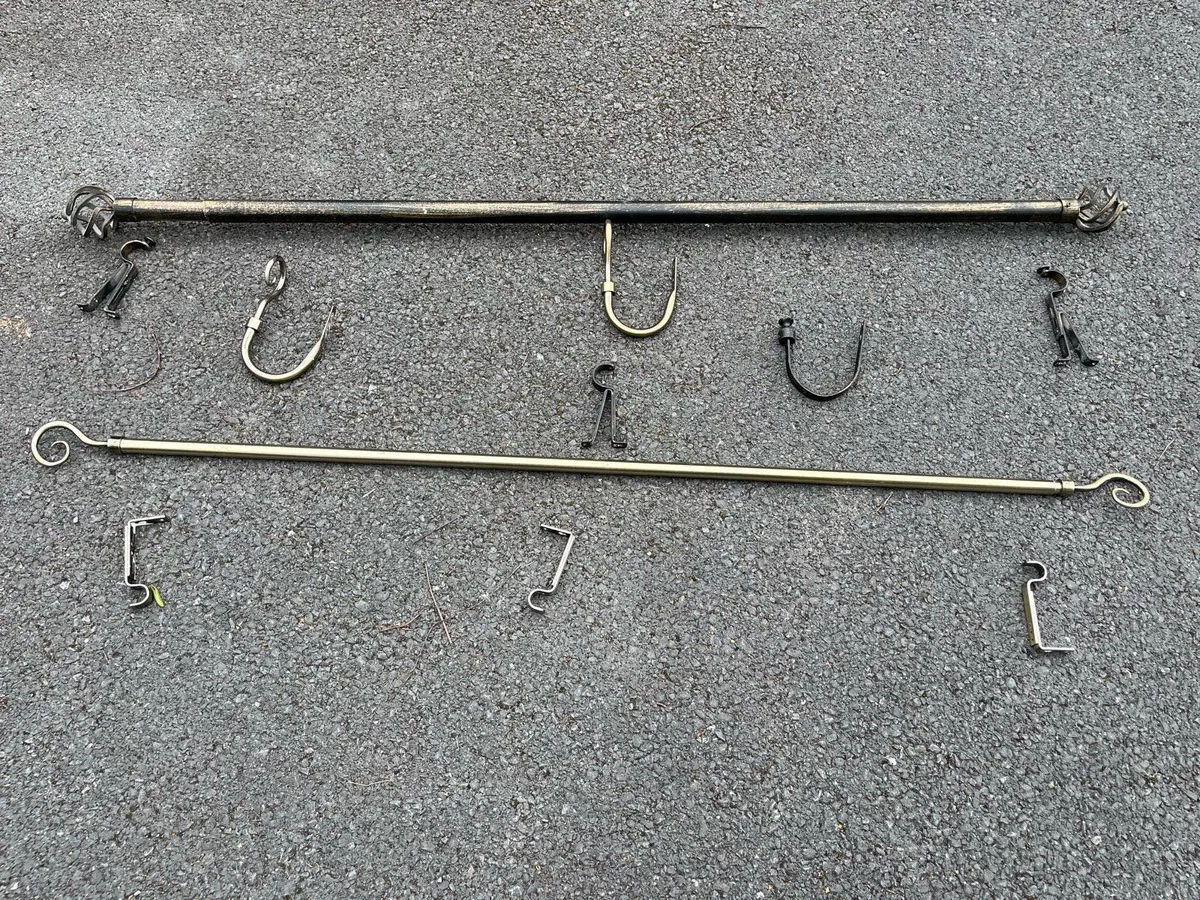 Two extendable curtain poles