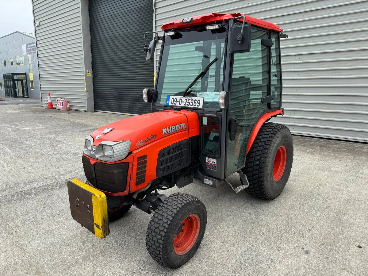 UNRESERVED KUBOTA B3030 COMPACT TRACTOR FOR AUCT - Image 1