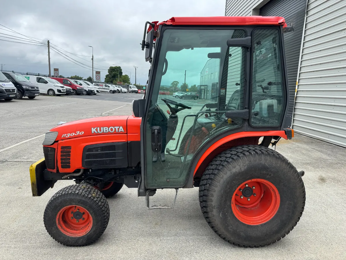 UNRESERVED KUBOTA B3030 COMPACT TRACTOR FOR AUCT - Image 2