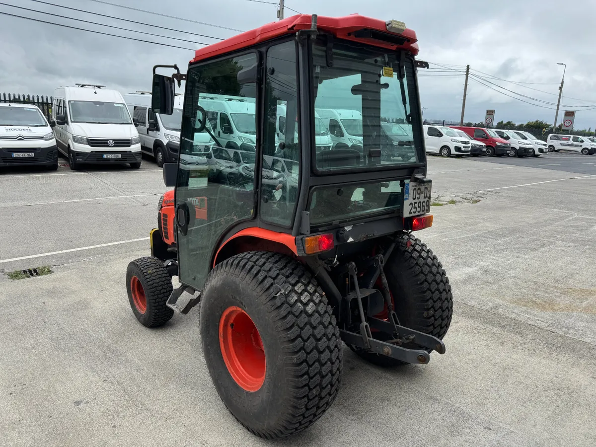 UNRESERVED KUBOTA B3030 COMPACT TRACTOR FOR AUCT - Image 3