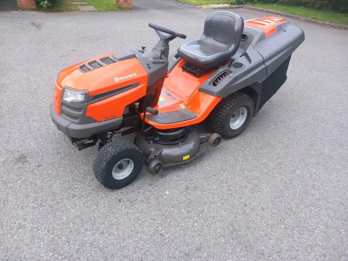 Ride on lawnmower - Image 1
