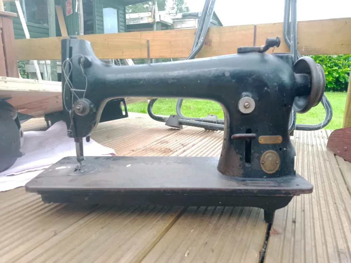 singer 96k49 sewing machine - Image 1