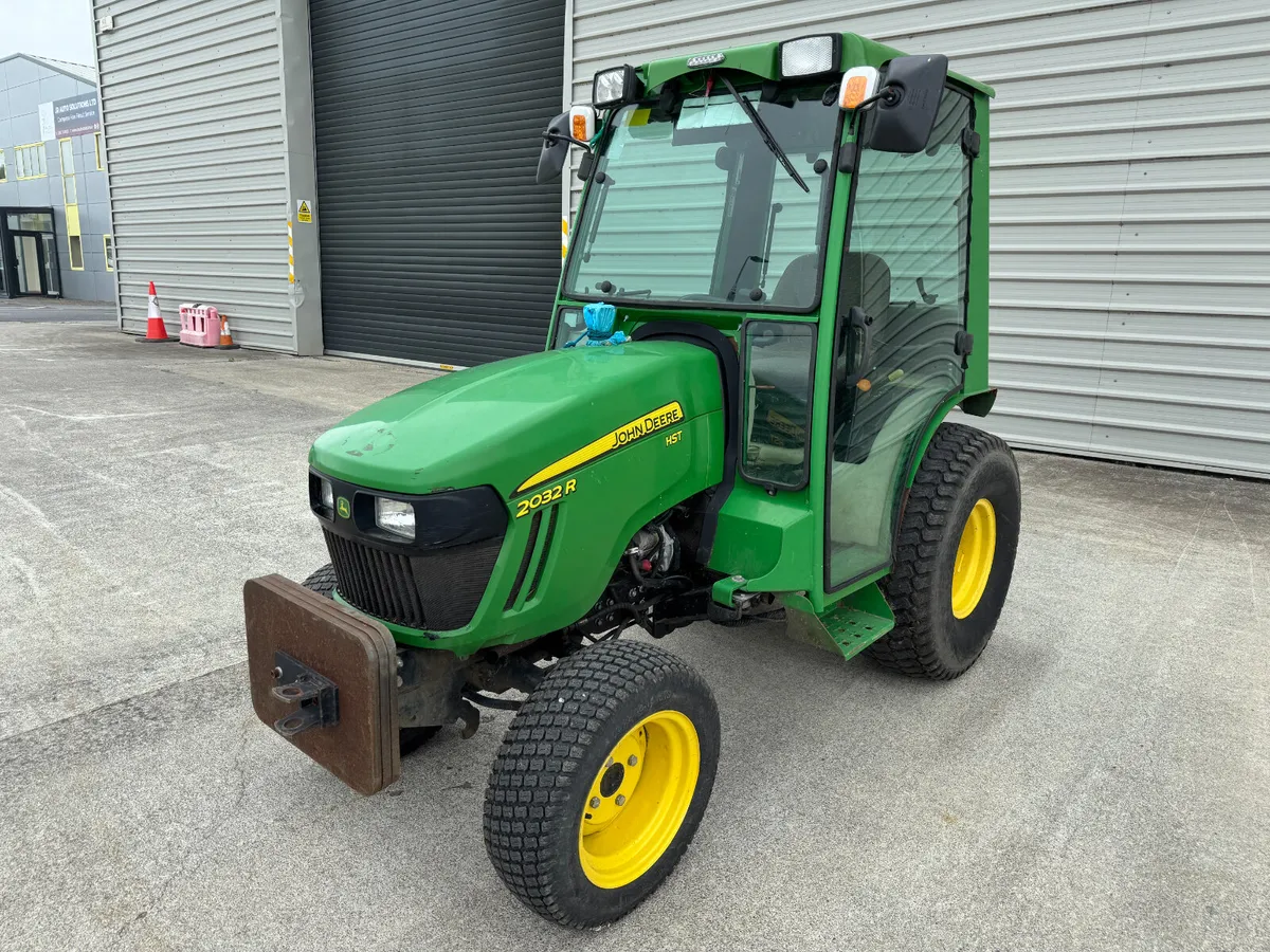 UNRESERVED JOHN DEERE 2032R COMPACT TRACTOR - Image 1