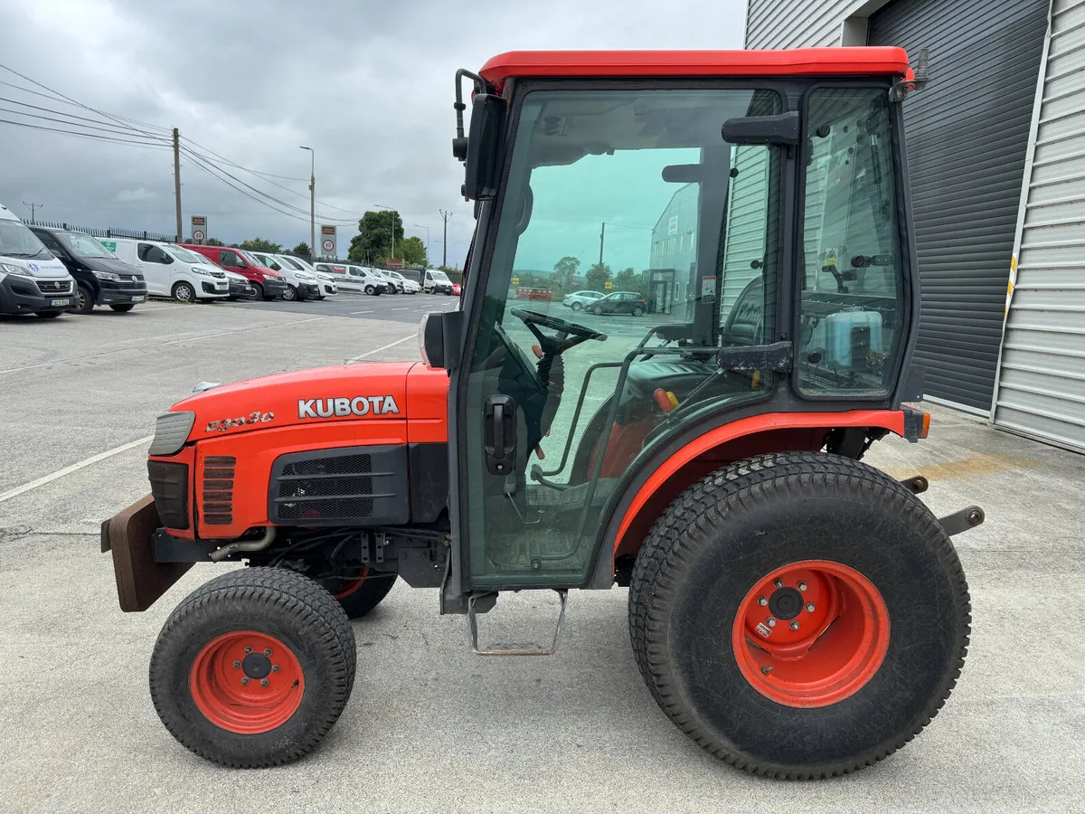 UNRESERVED KUBOTA B3030 COMPACT TRACTOR FOR AUCTIO - Image 2