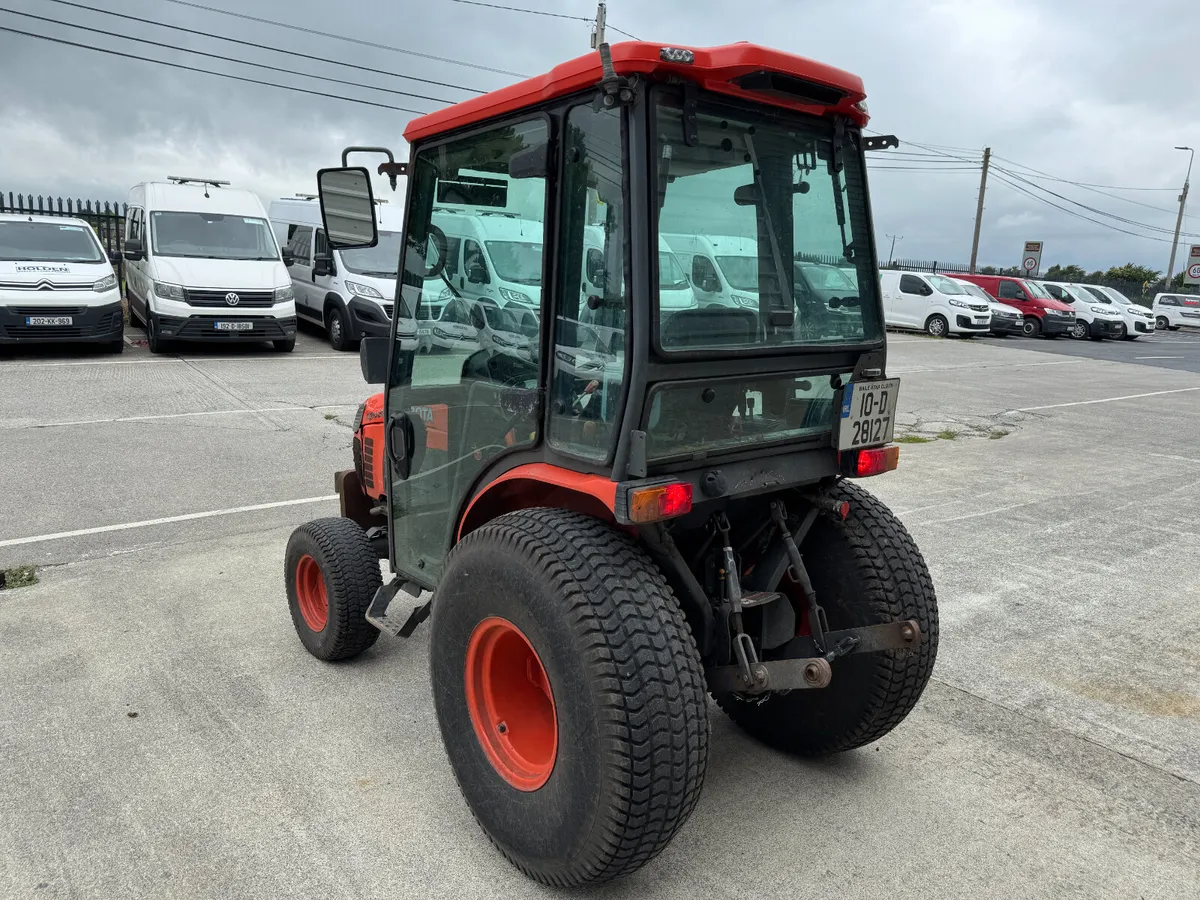 UNRESERVED KUBOTA B3030 COMPACT TRACTOR FOR AUCTIO - Image 3