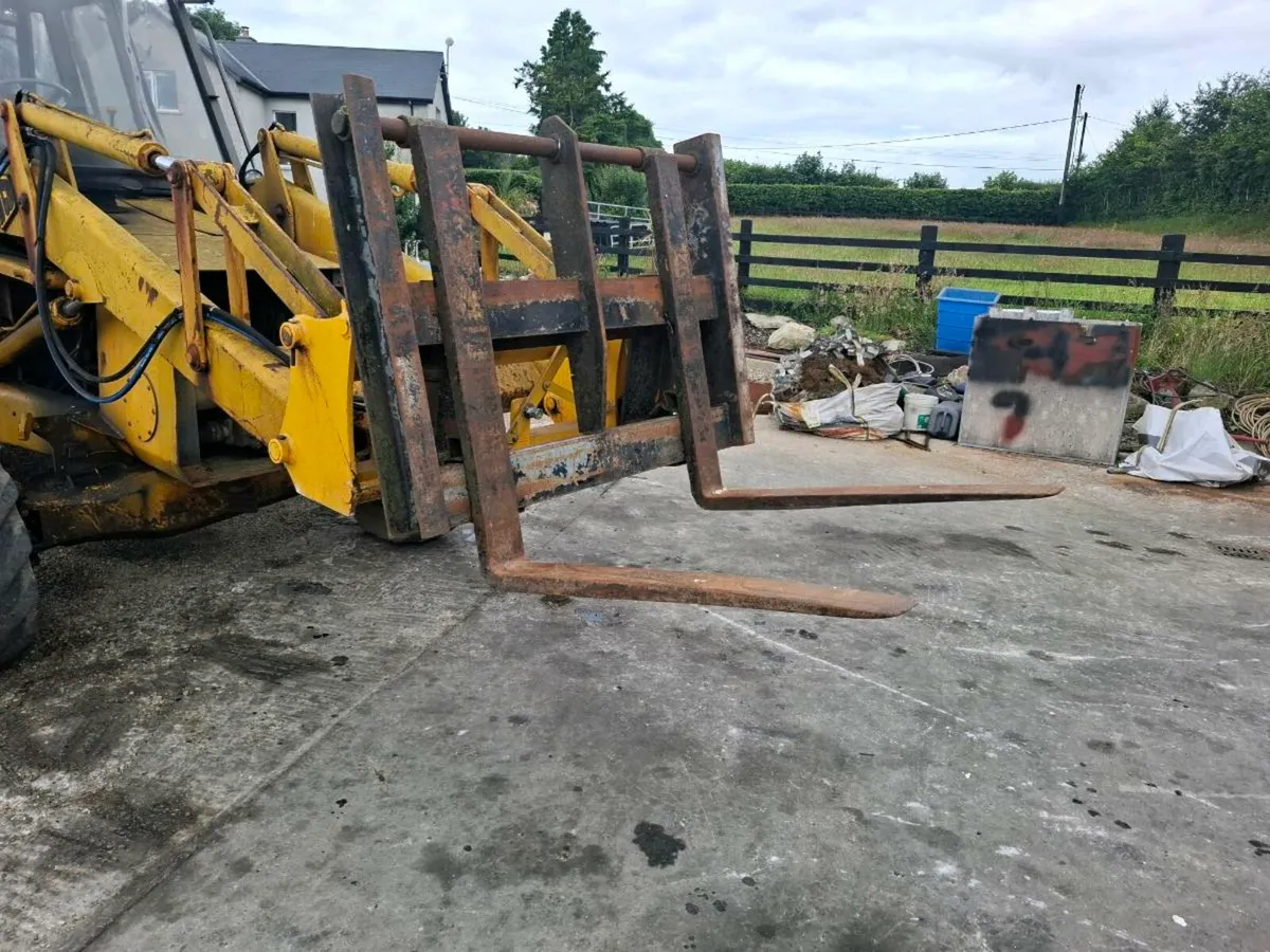 Used tractor pallet forks - Image 2