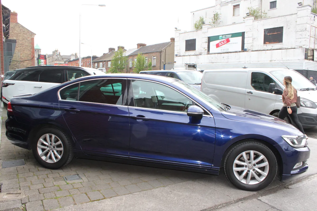 Volkswagen Passat 1.6 TDI BUSINESS 2018 - Image 3