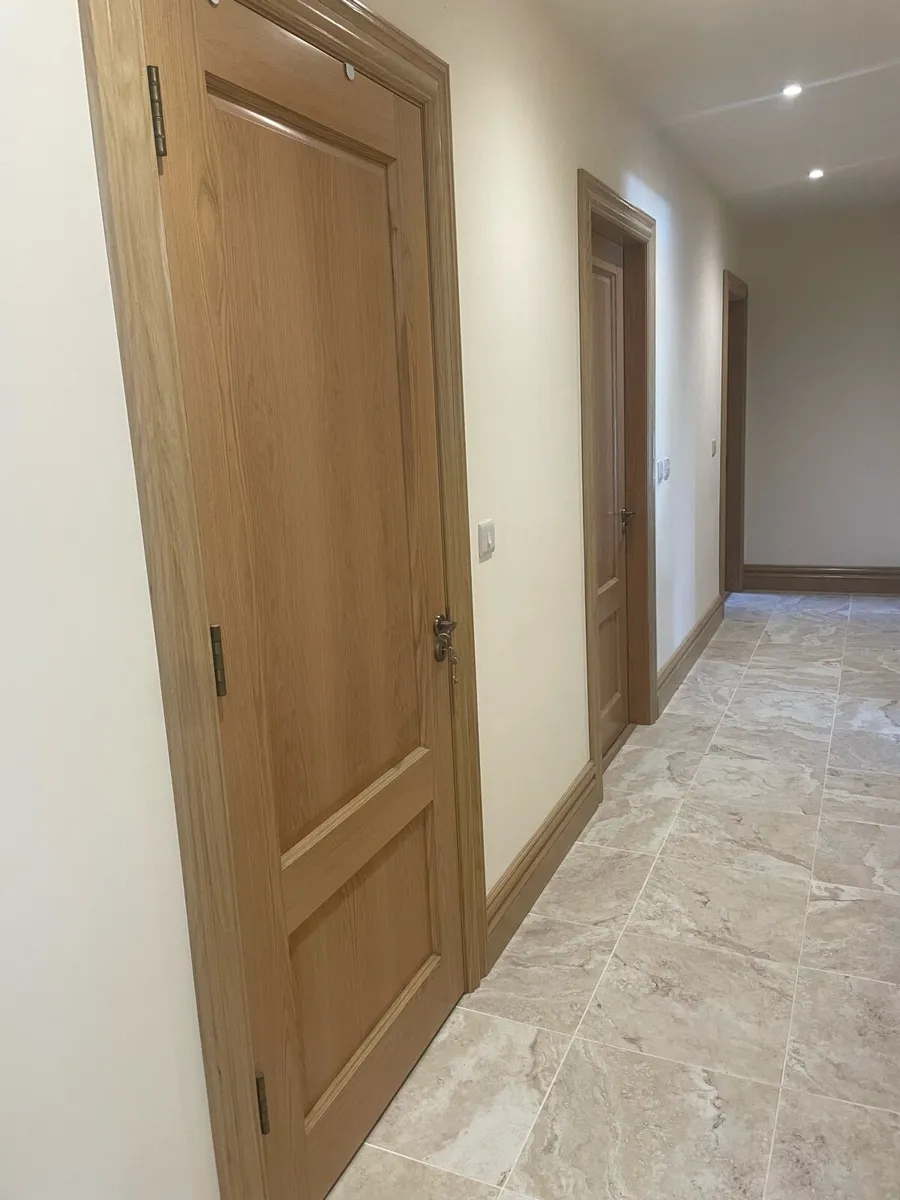 Oak skirting, architrave & door frame - Image 1