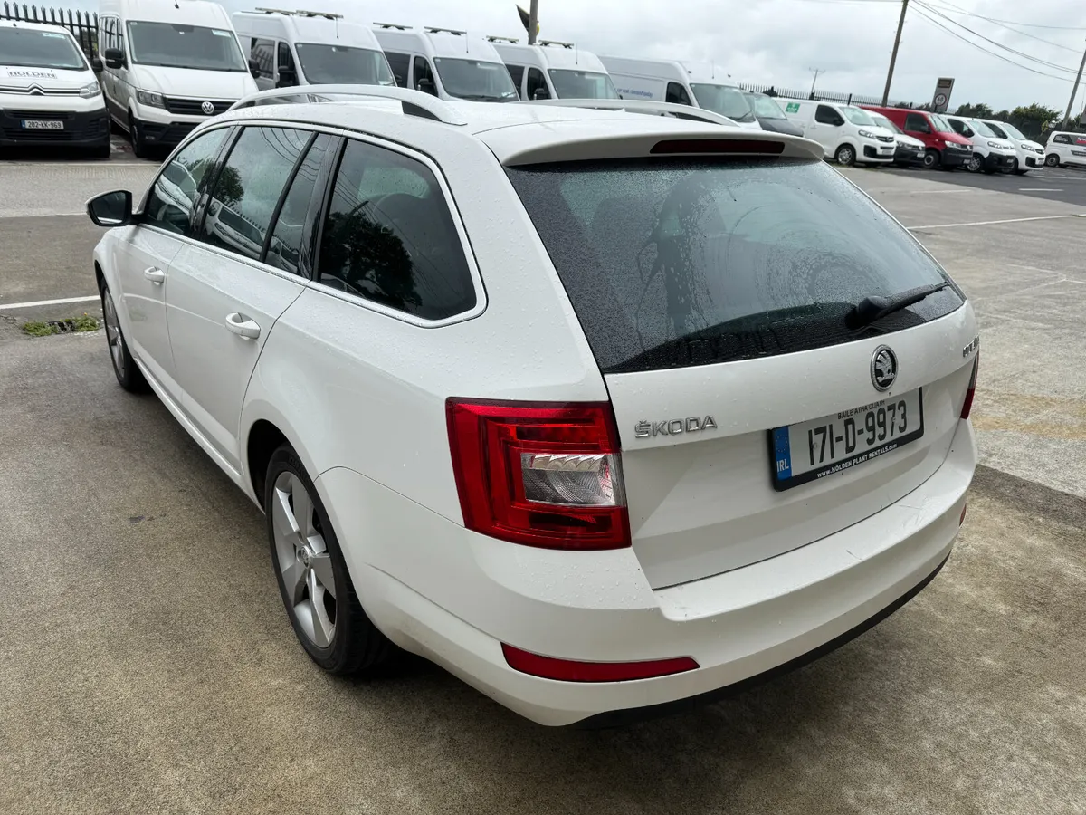 UNRESERVED 2017 SKODA OCTAVIA STYLE 2.0 ESTATE - Image 3