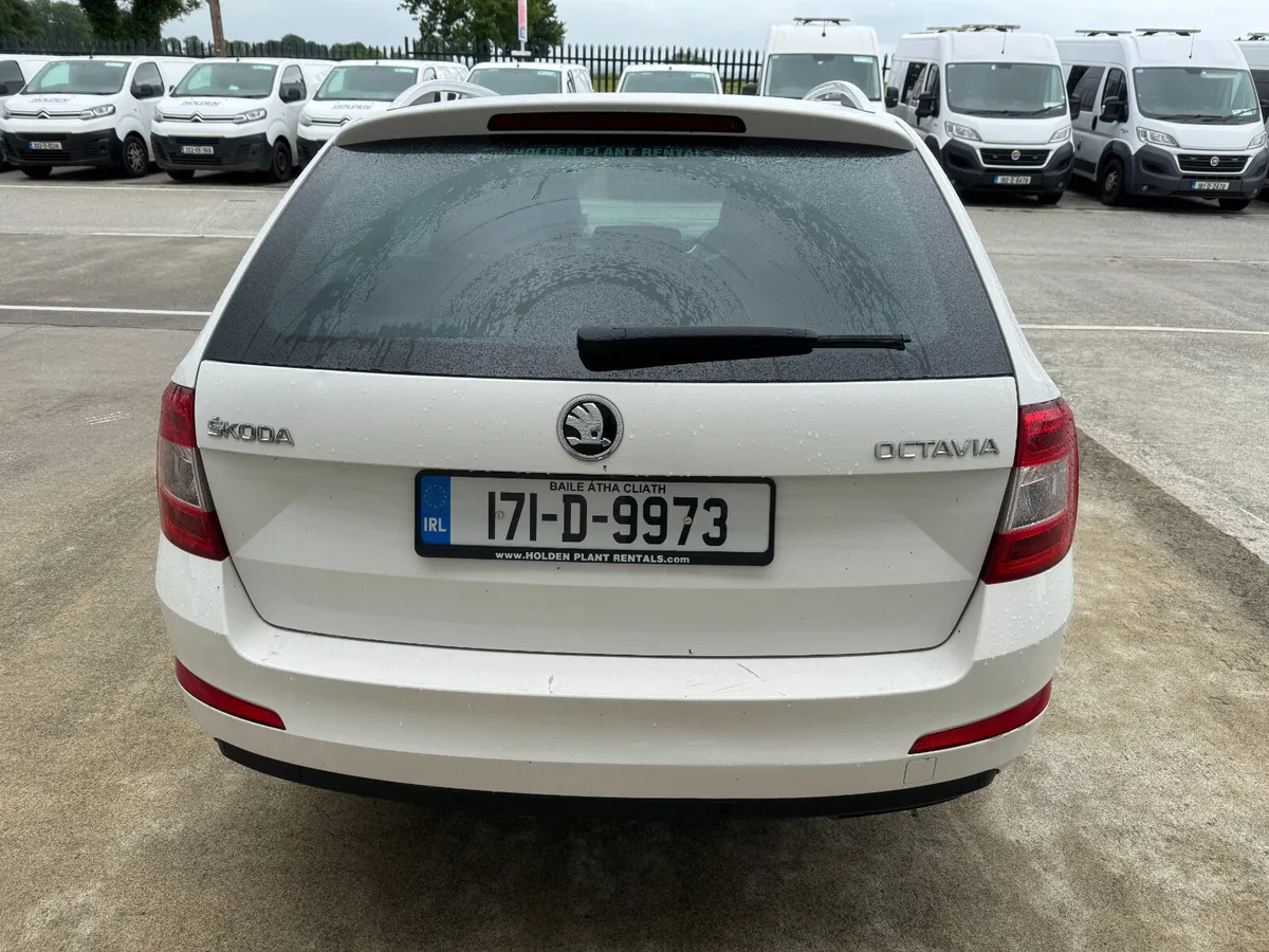 UNRESERVED 2017 SKODA OCTAVIA STYLE 2.0 ESTATE - Image 4