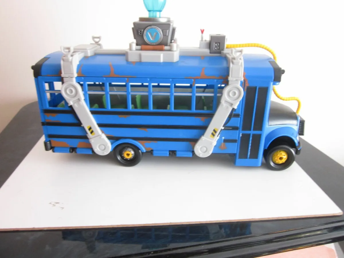 Fortnite Deluxe Battle Bus 14" with Light/Sound - Image 4