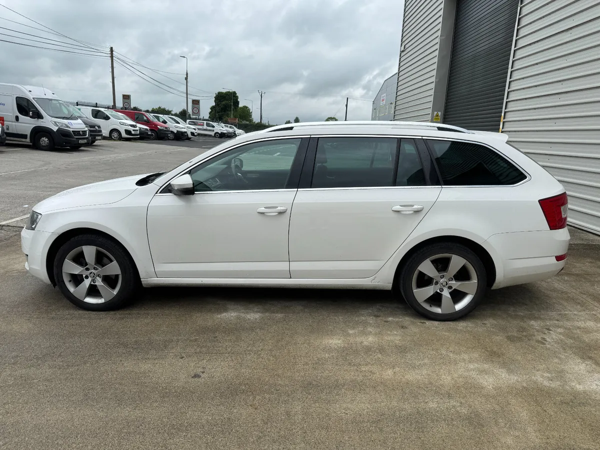 UNRESERVED 2017 SKODA OCTAVIA STYLE 20. ESTATE - Image 2