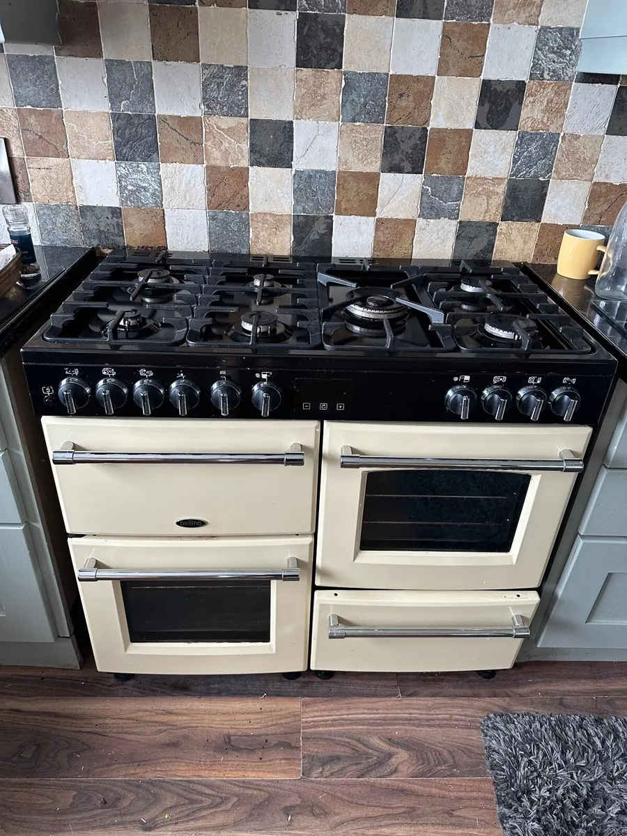 Range oven - Image 1
