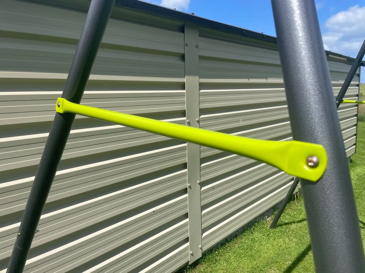 Swing set - Image 2