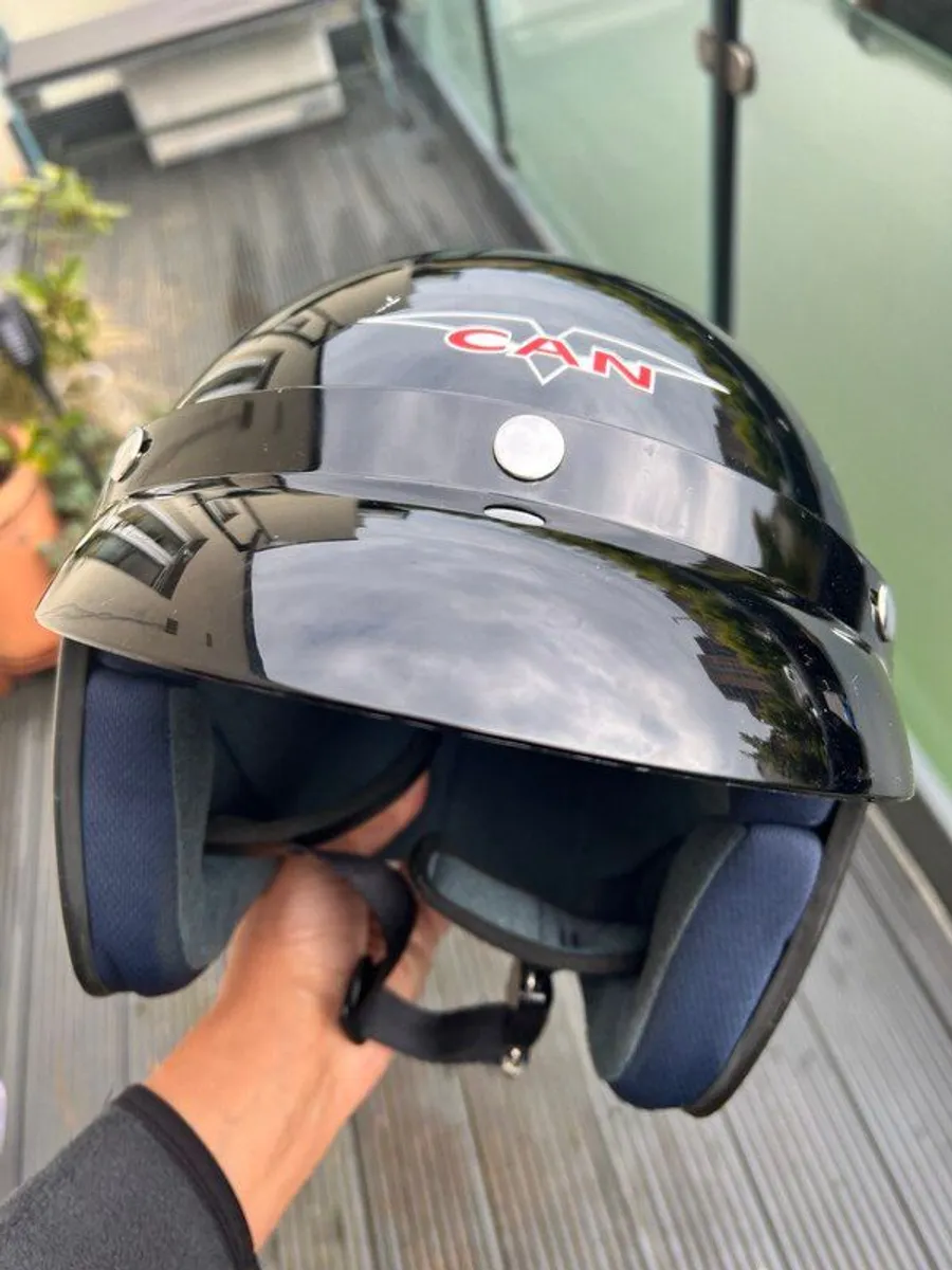 helmet - Image 1