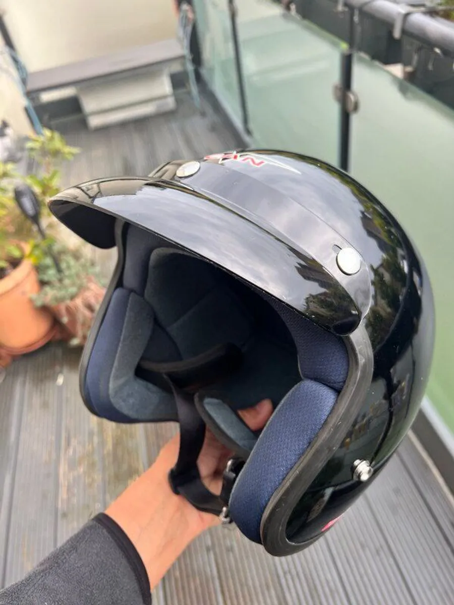 helmet - Image 3