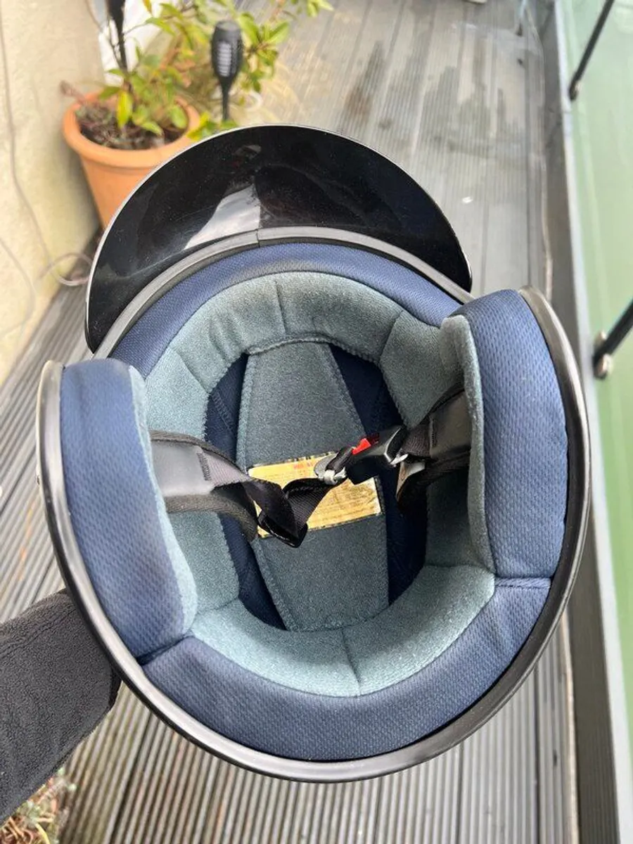 helmet - Image 4