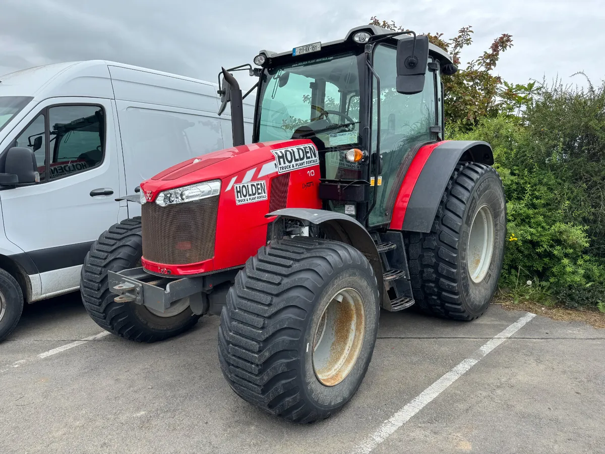 UNRESERVED 2021 MASSEY FERGUSON 5710 4WD TRACTOR - Image 1