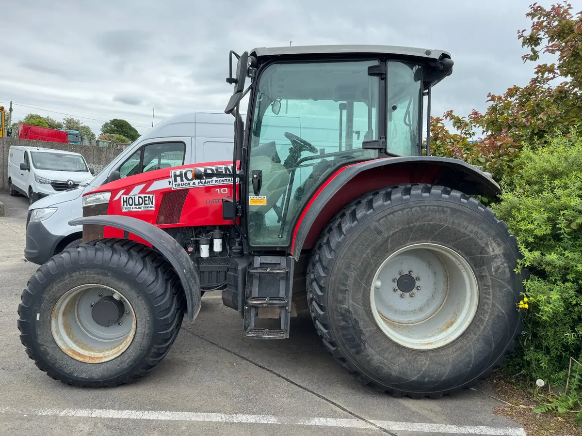 UNRESERVED 2021 MASSEY FERGUSON 5710 4WD TRACTOR - Image 2