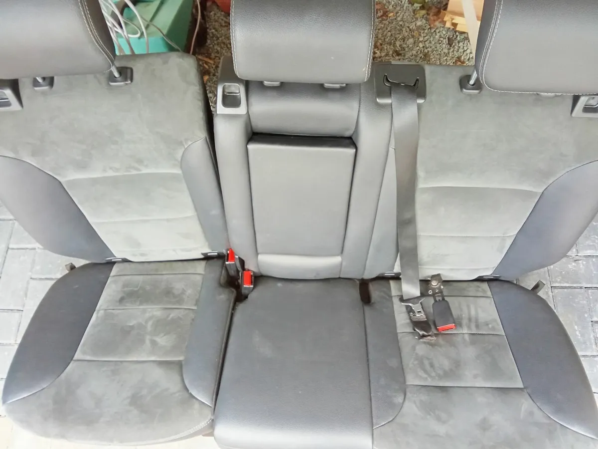 2010 Mercedes ML 320 rear seats - Image 1