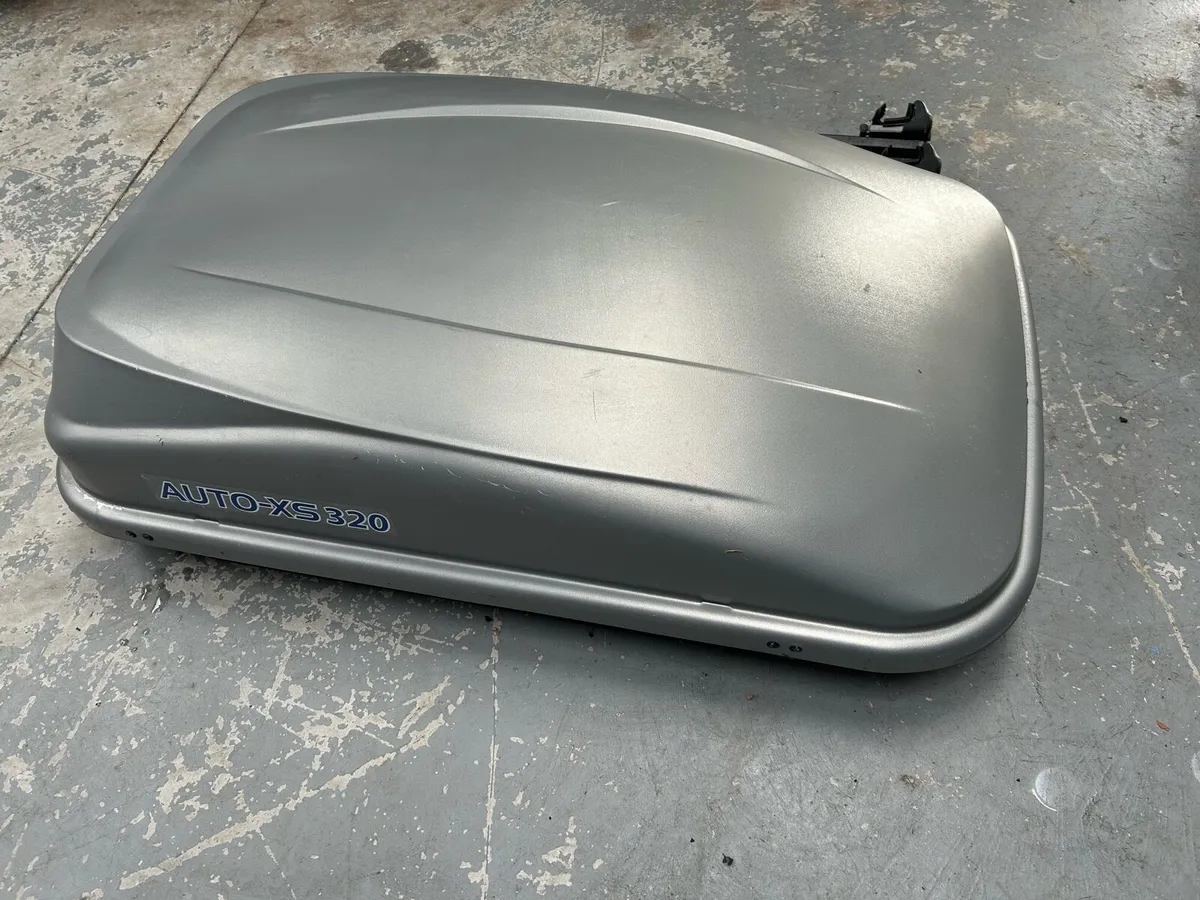 Roof box with 2 rails - Image 2