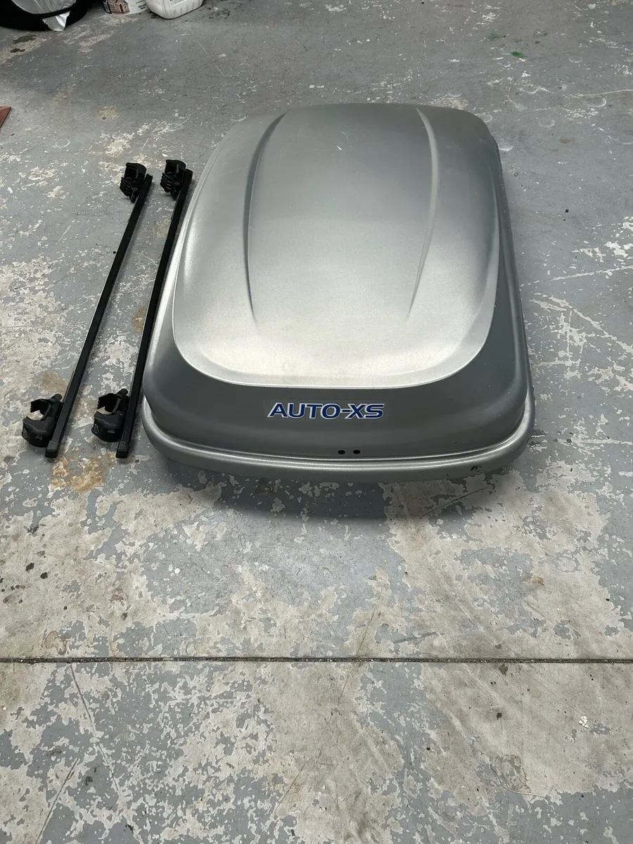 Roof box with 2 rails - Image 3