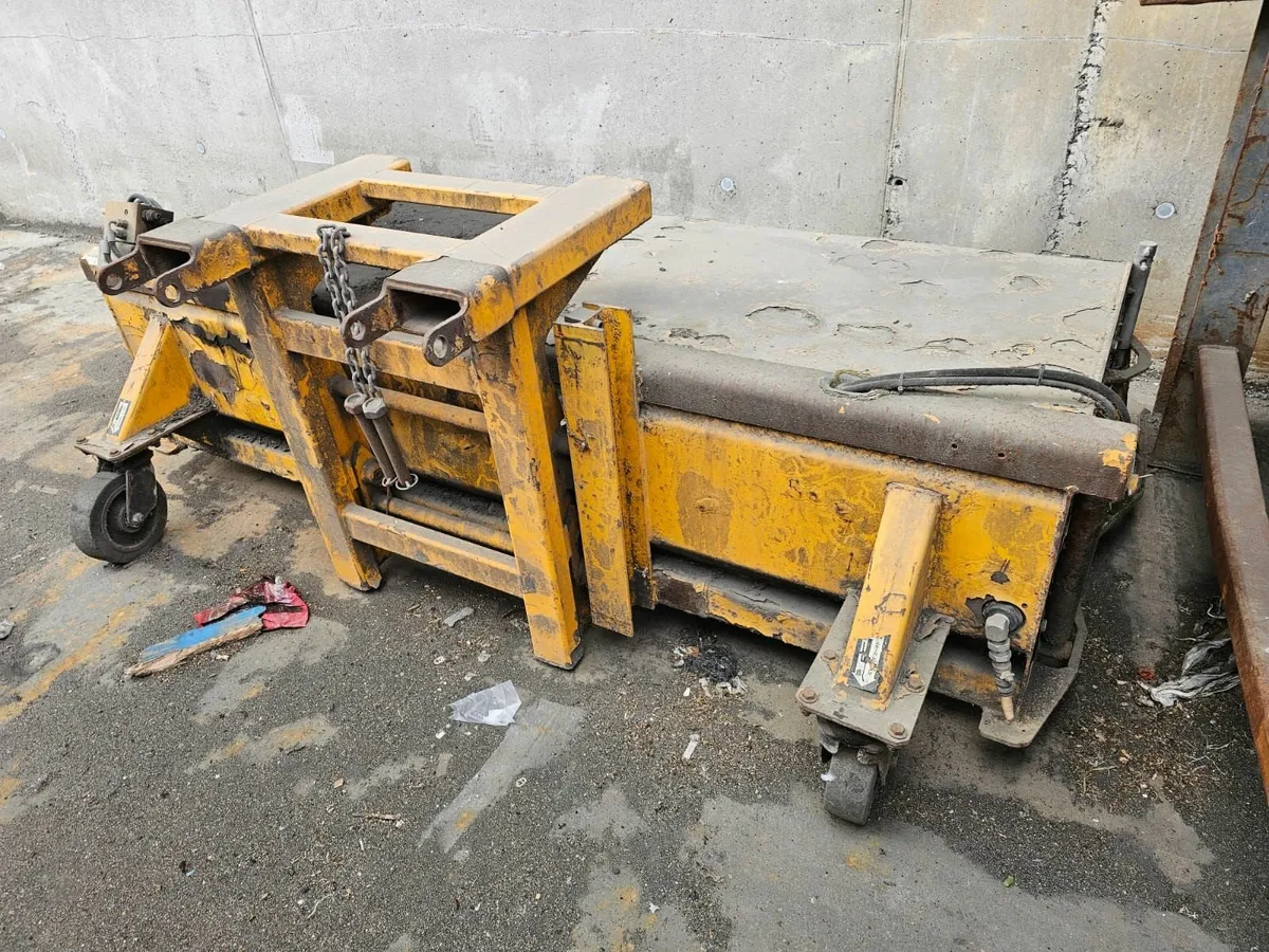 JCB SC240 - Sweeper Collector - Image 1