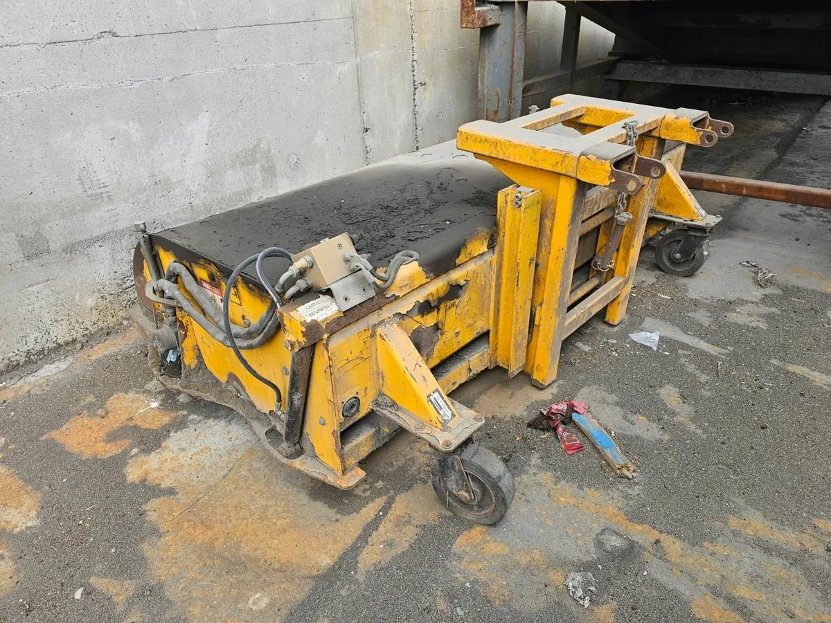 JCB SC240 - Sweeper Collector - Image 2