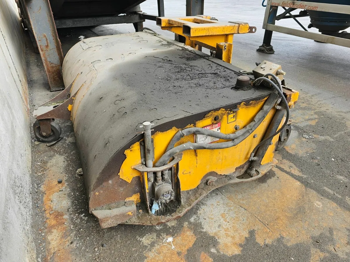 JCB SC240 - Sweeper Collector - Image 3