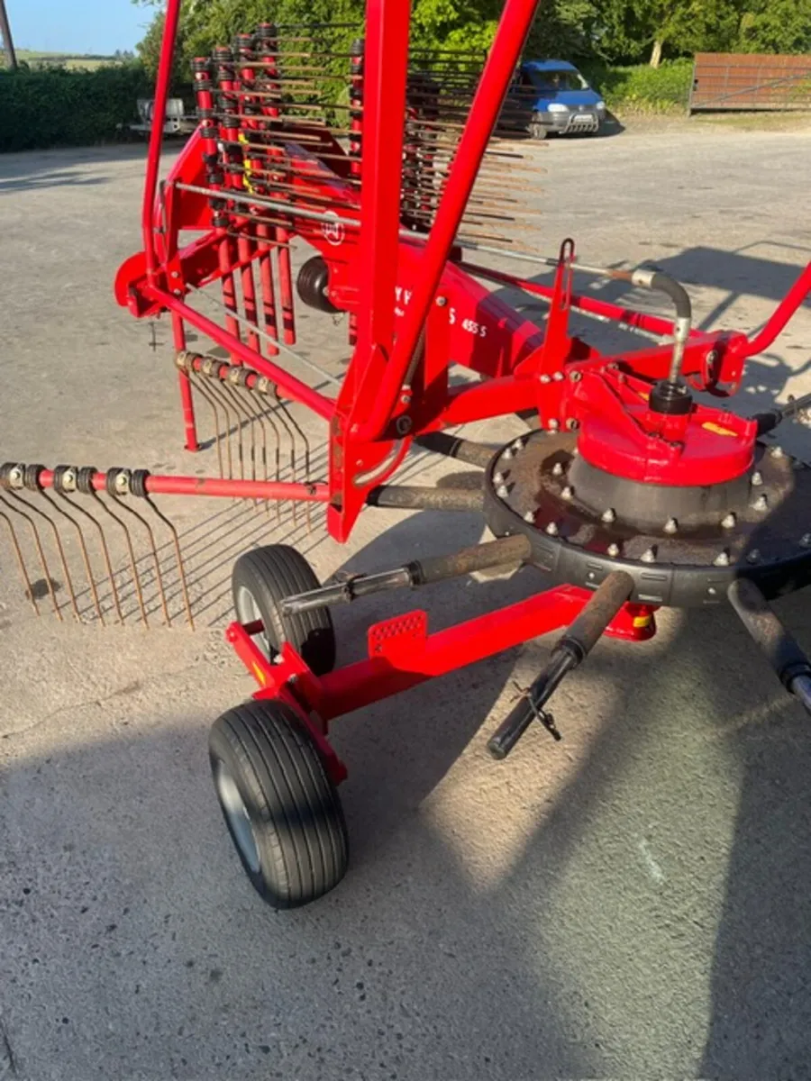 Lely 455  Single Row Rake - Image 1
