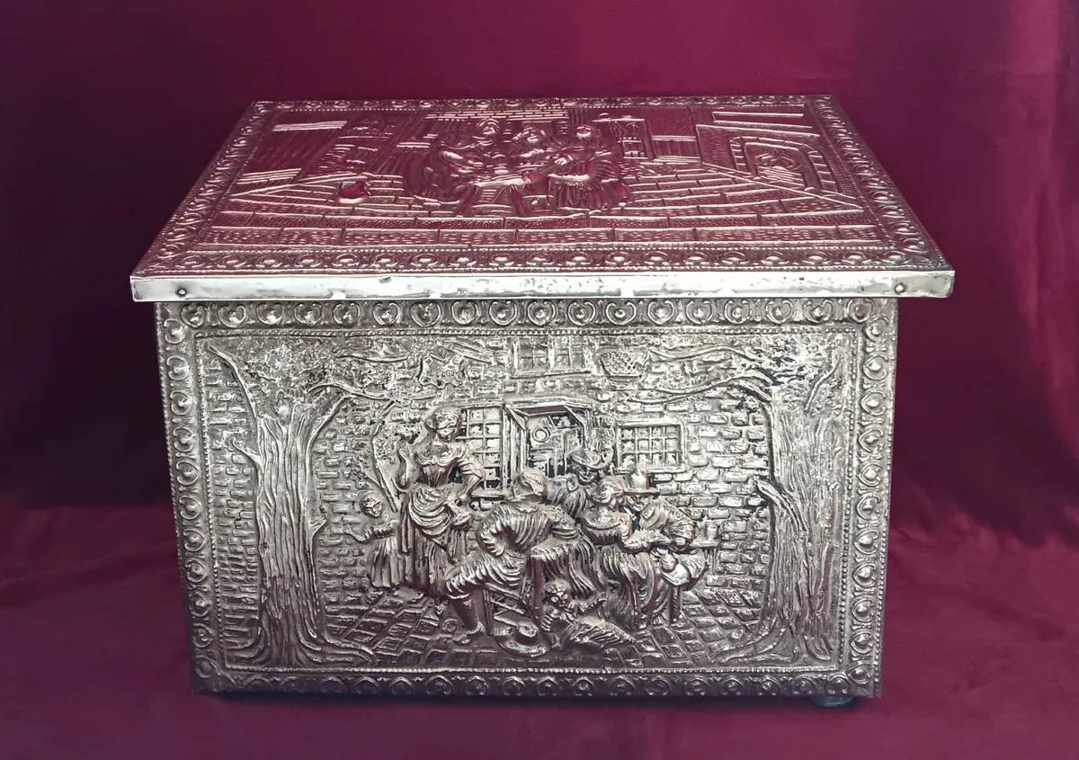 Antique brass coal box (scuttle) - Image 1