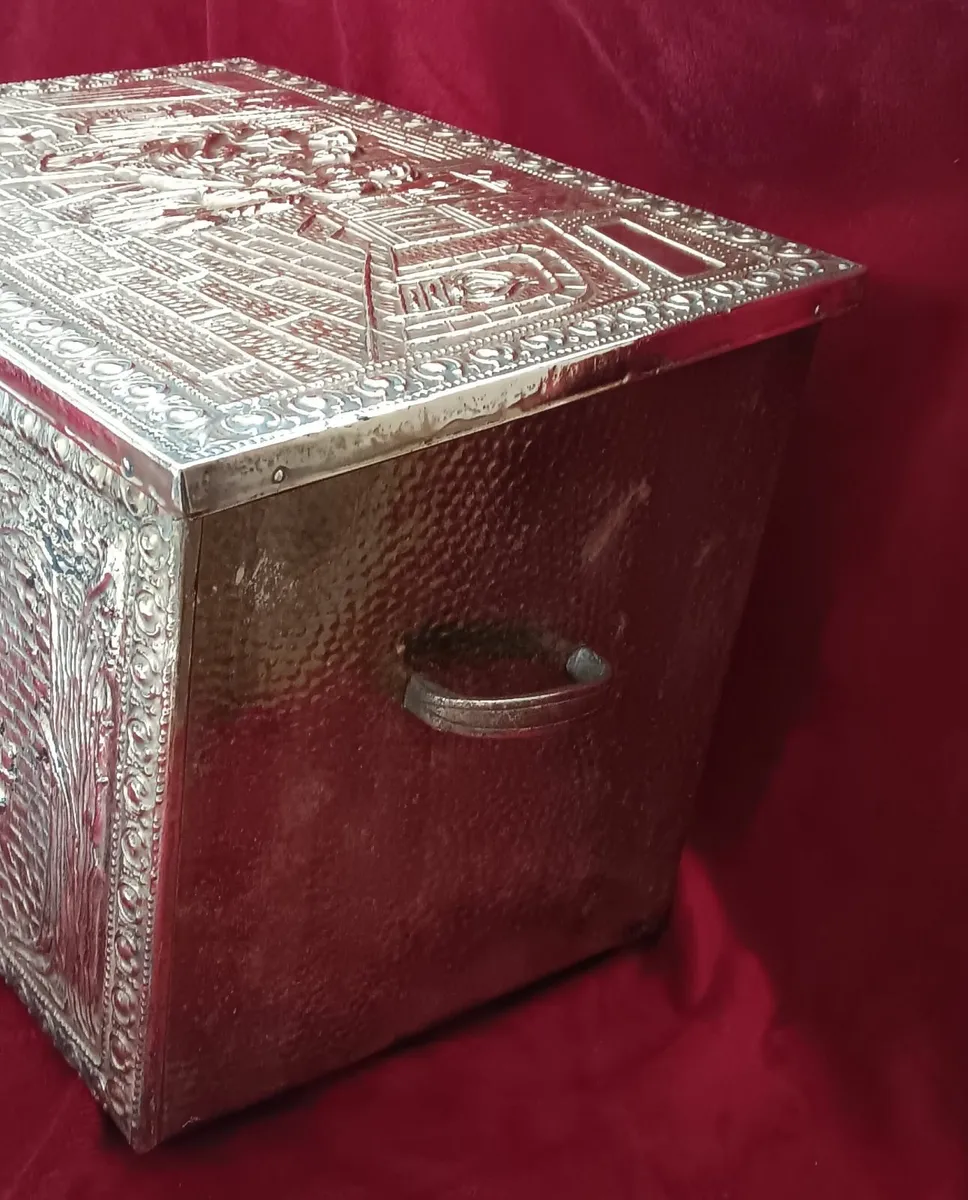 Antique brass coal box (scuttle) - Image 3