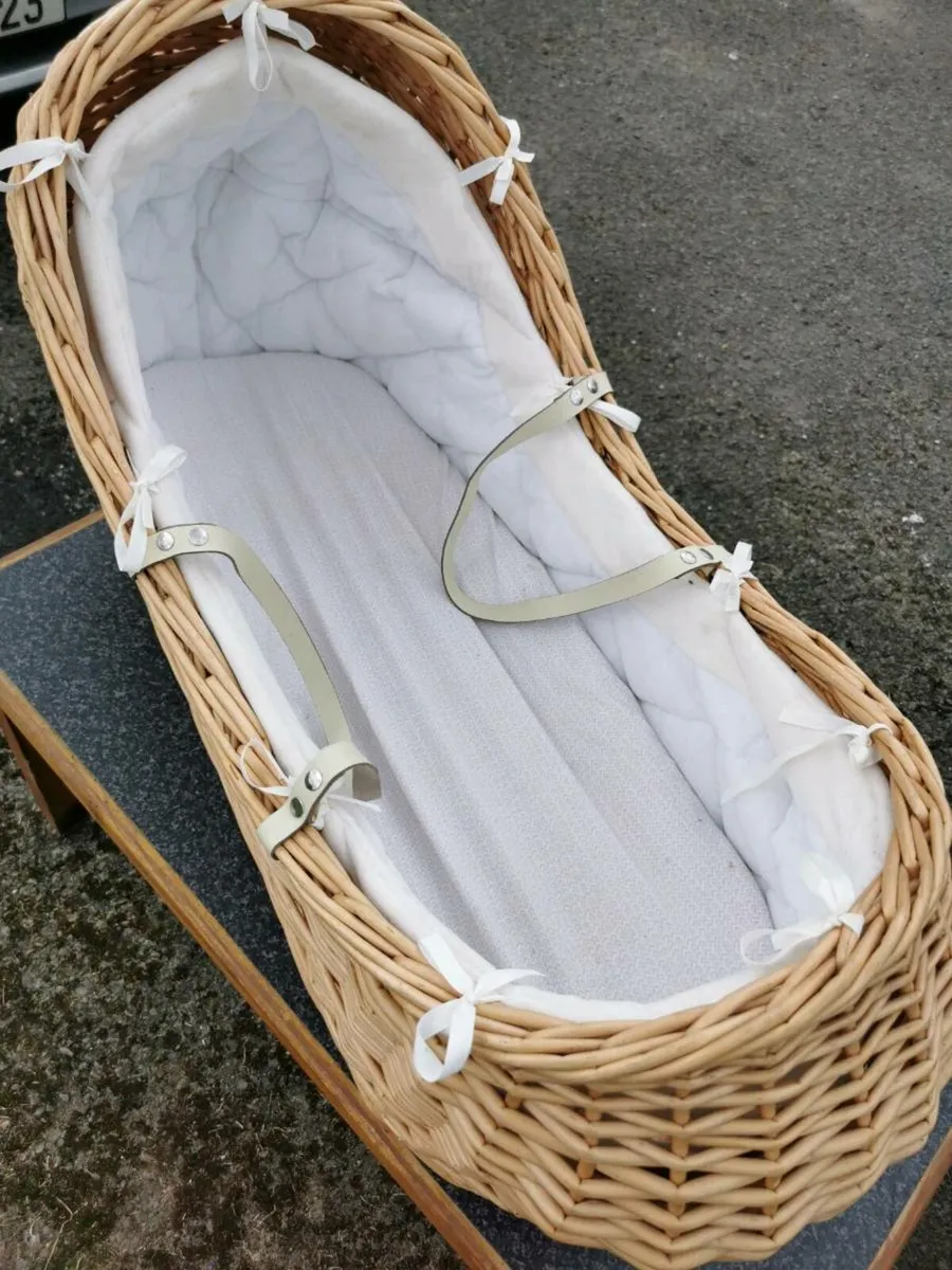 Baby Cradle wicker with lining +Mattress. - Image 2