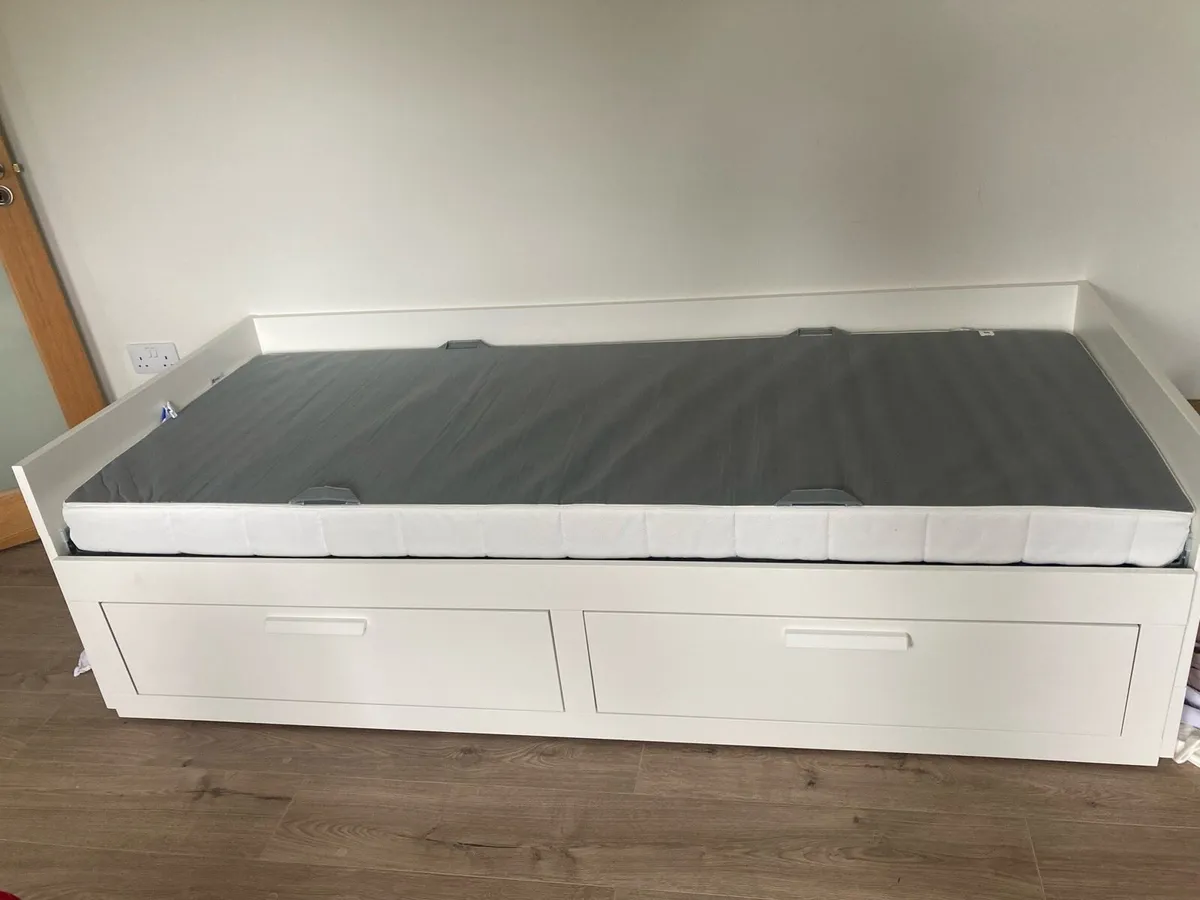 Bed - Image 1