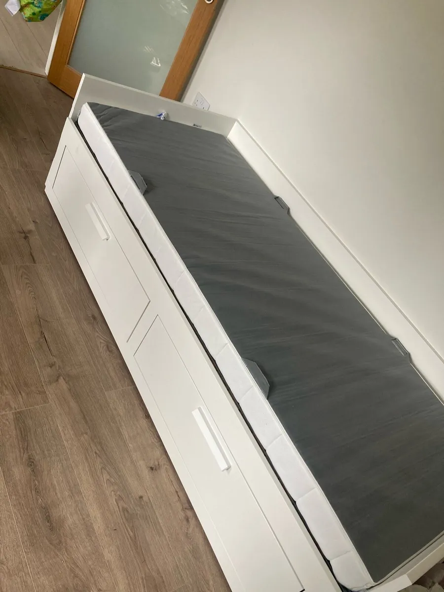 Bed - Image 3