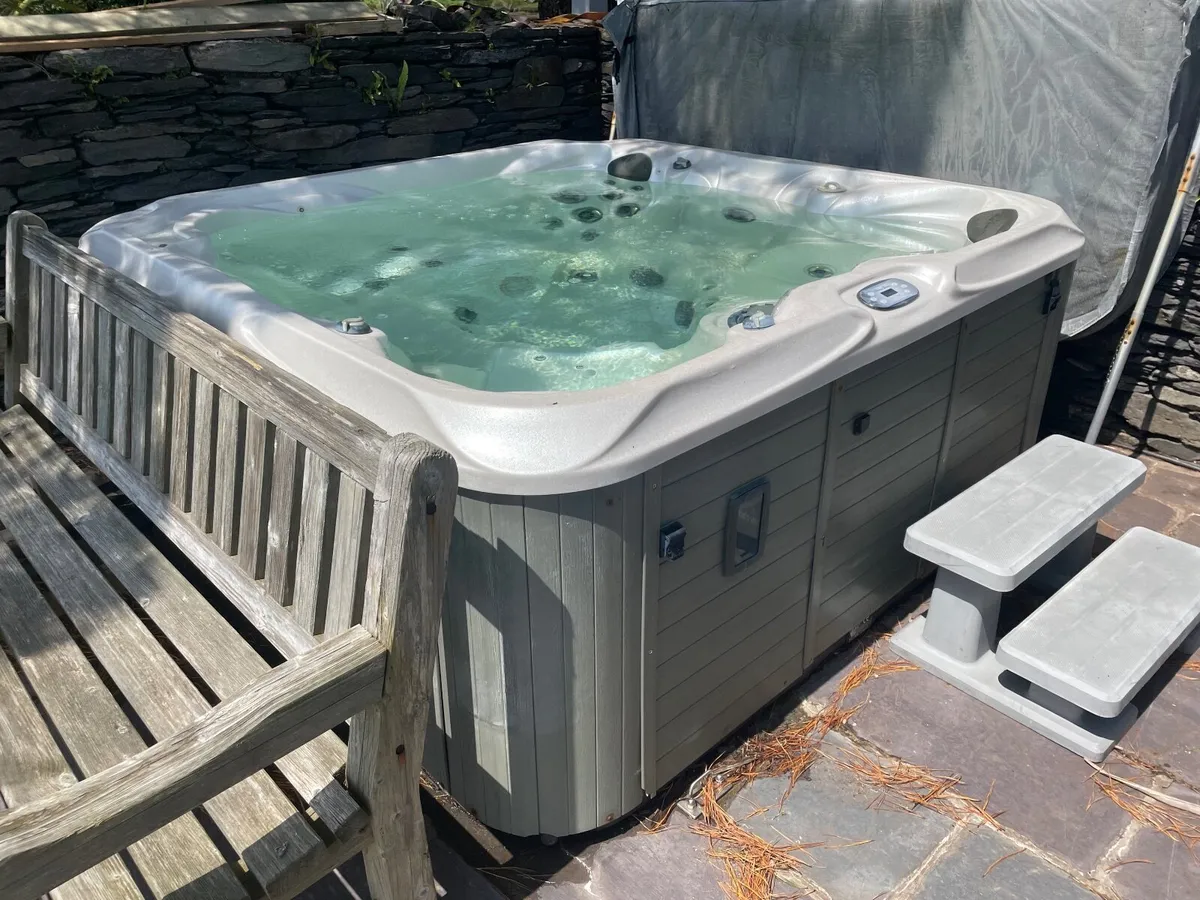 hot tub - Image 4