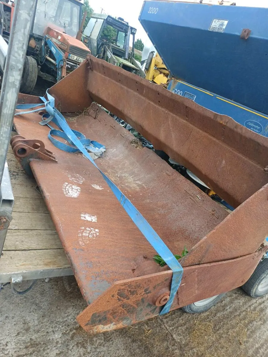 4 in one bucket goes onto lift arms - Image 2