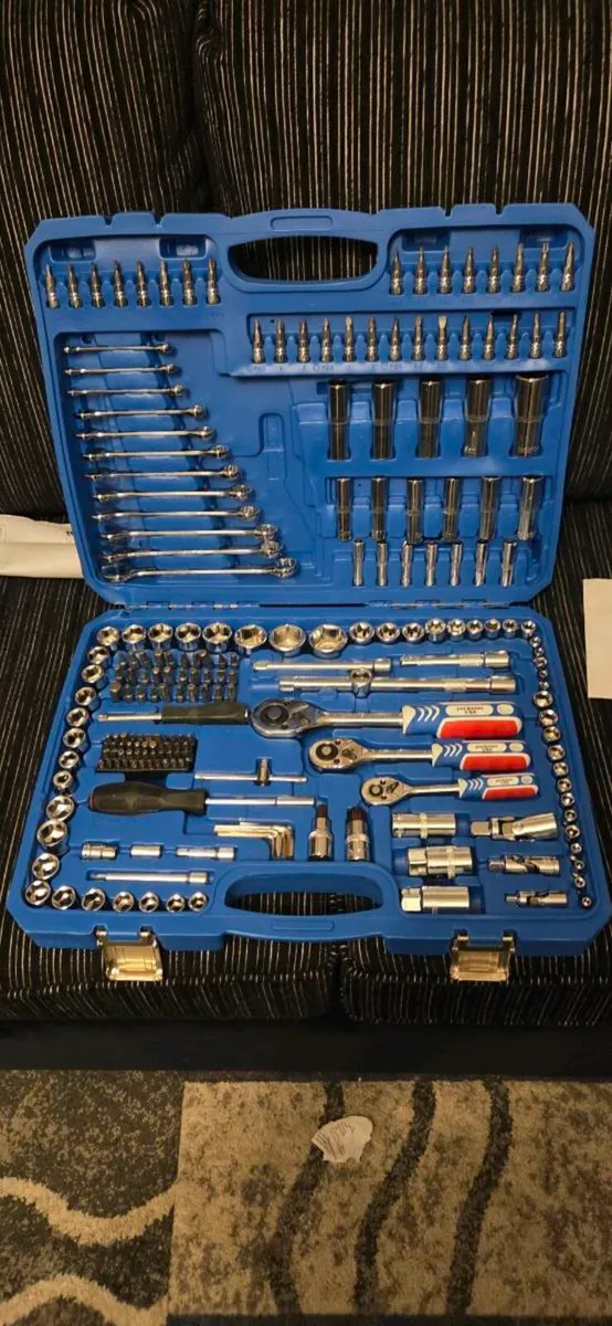 BIG BIG BIG SET OF sockets brand new - Image 2